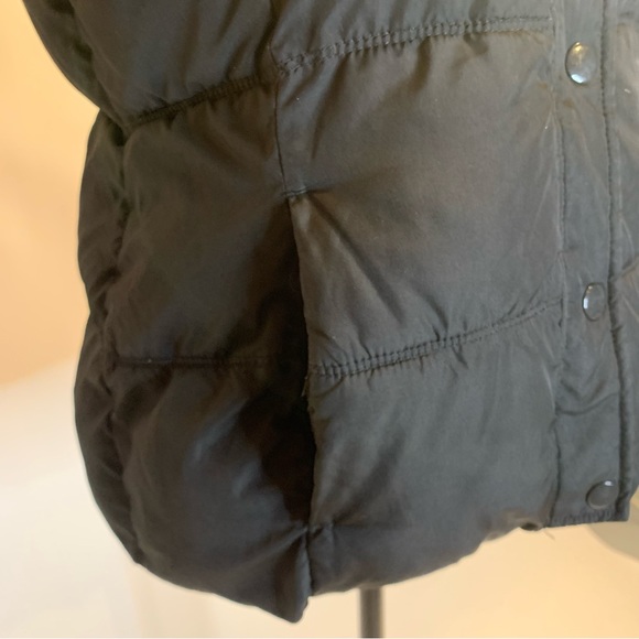 Old Navy Black Puffer Vest with Pockets Size Medium - Picture 9 of 16